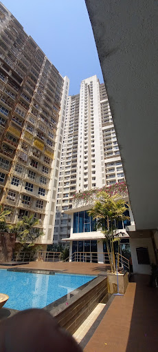 2 BHK Semi Furnished in Raheja Serenity , Kandivali East